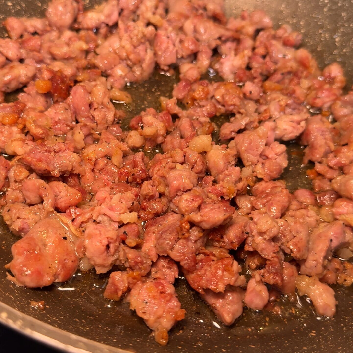 Pasta con crema di pomodorini, salsiccia e burrata