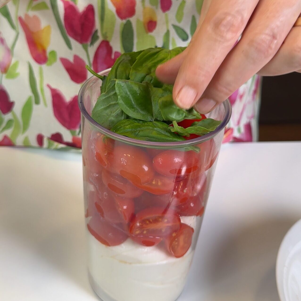 Pasta con crema di pomodorini, salsiccia e burrata