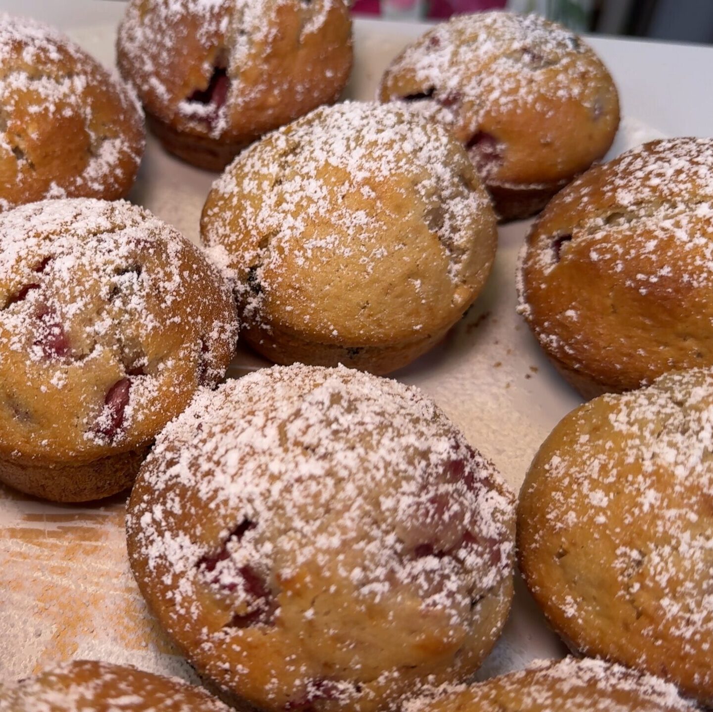 Muffin con gocce di cioccolato e fragole