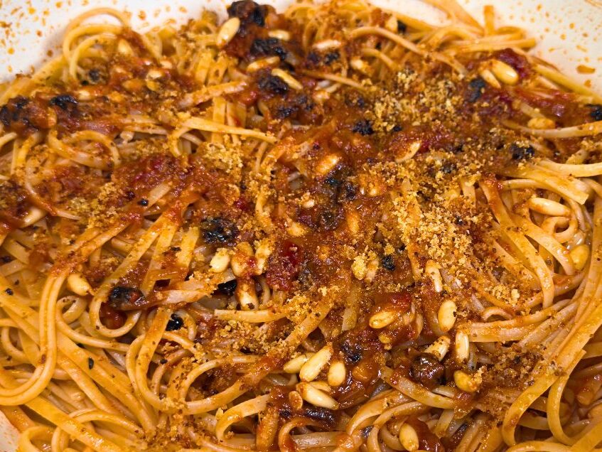 Pasta c’anciova e muddica atturrata
