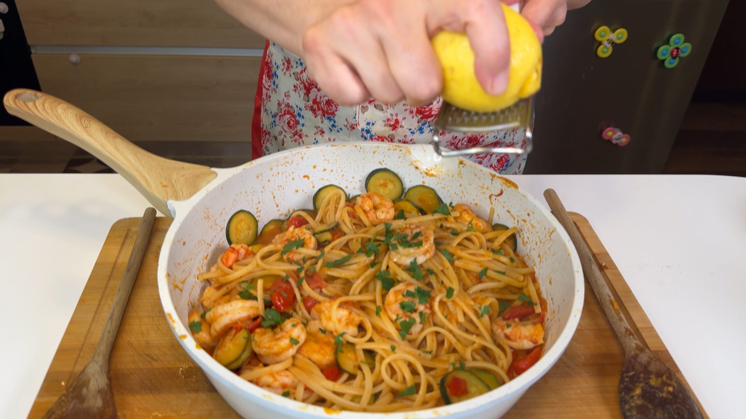 Pasta con gamberi pomodorini e zucchine