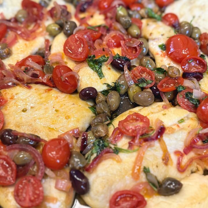 Pollo condito alla mediterranea in padella