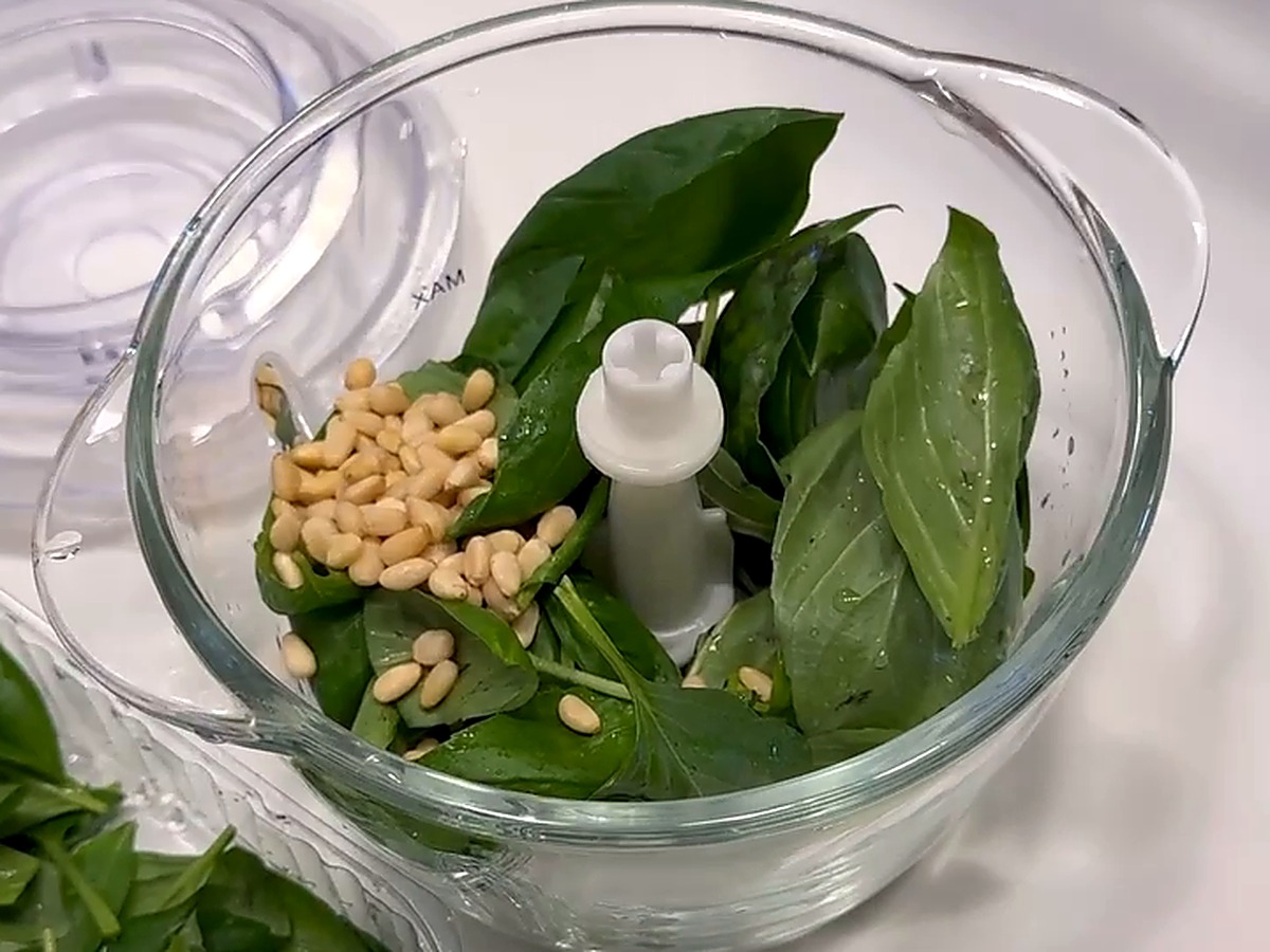 Caprese alla mediterranea con pasta sfoglia
