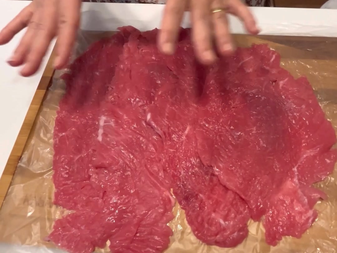 Rollè di carne ripieno in padella