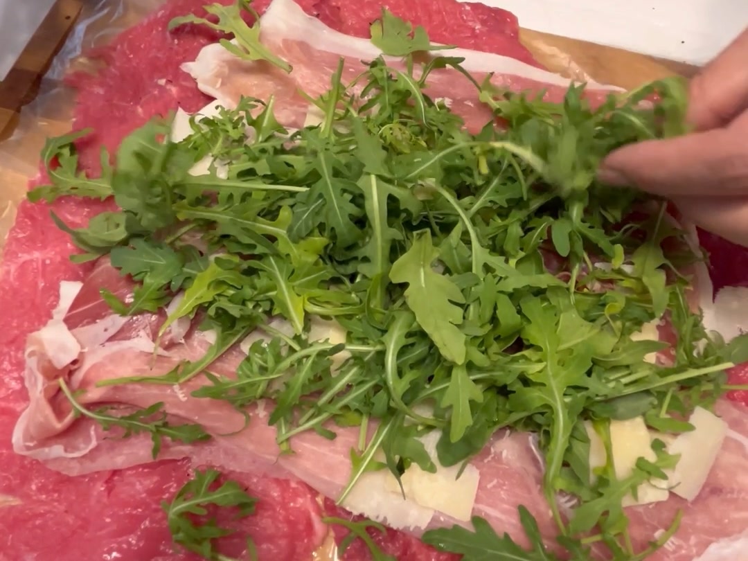 Rollè di carne ripieno in padella