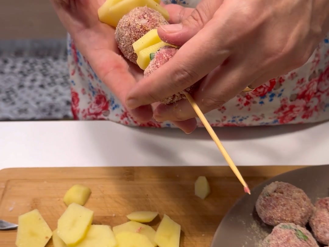 Spiedini di polpette e patate