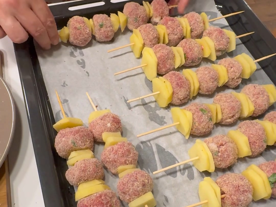 Spiedini di polpette e patate