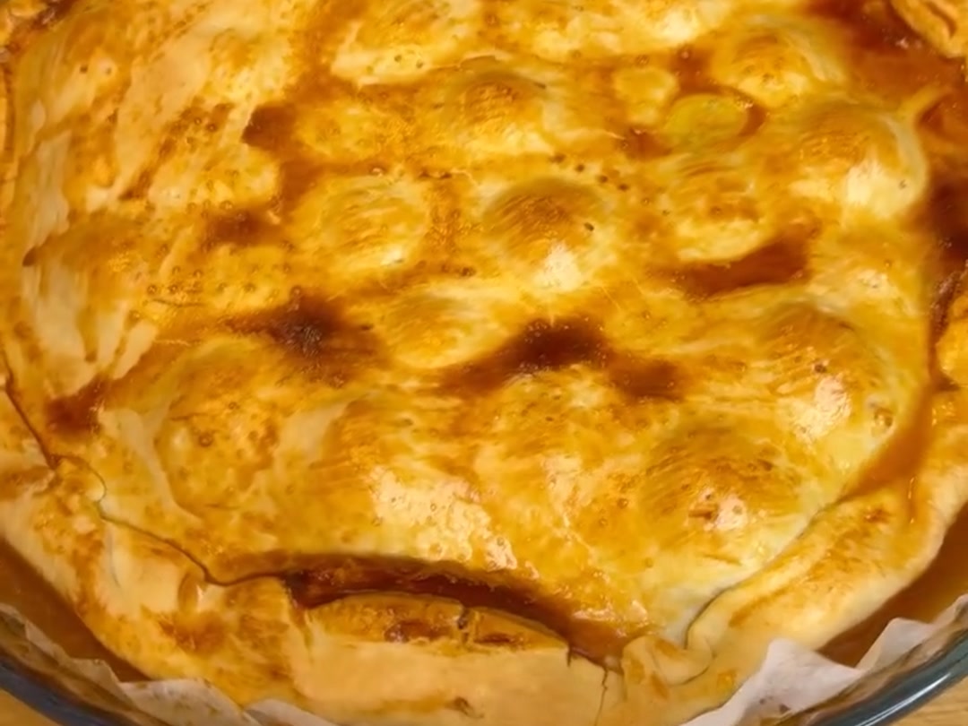 Pizza brisée con pomodorini e stracciatella