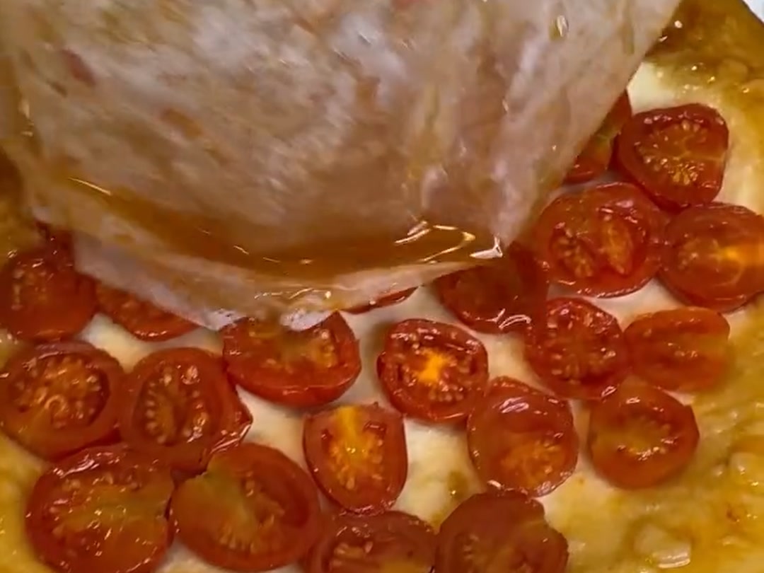 Pizza brisée con pomodorini e stracciatella