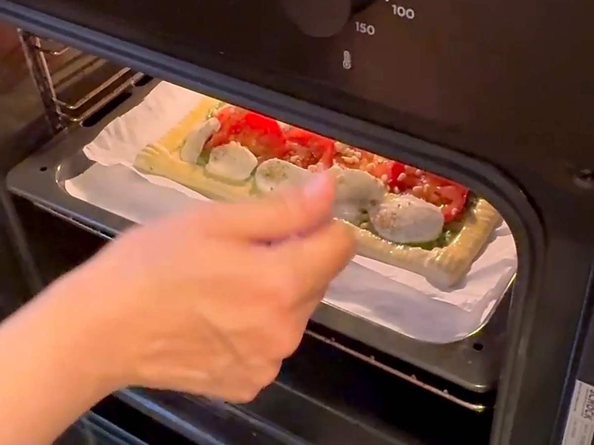 Caprese alla mediterranea con pasta sfoglia