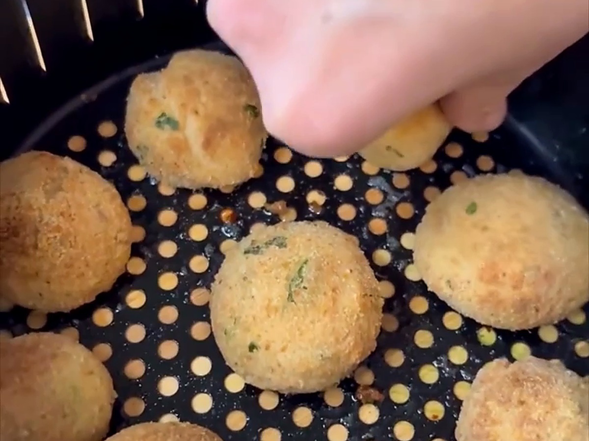 Polpette di tonno e ricotta in friggitrice ad aria