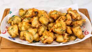 Frittelle di zucchine croccanti con pastella al pecorino e basilico