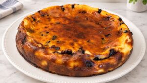 Torta con ricotta e gocce di cioccolato senza farina