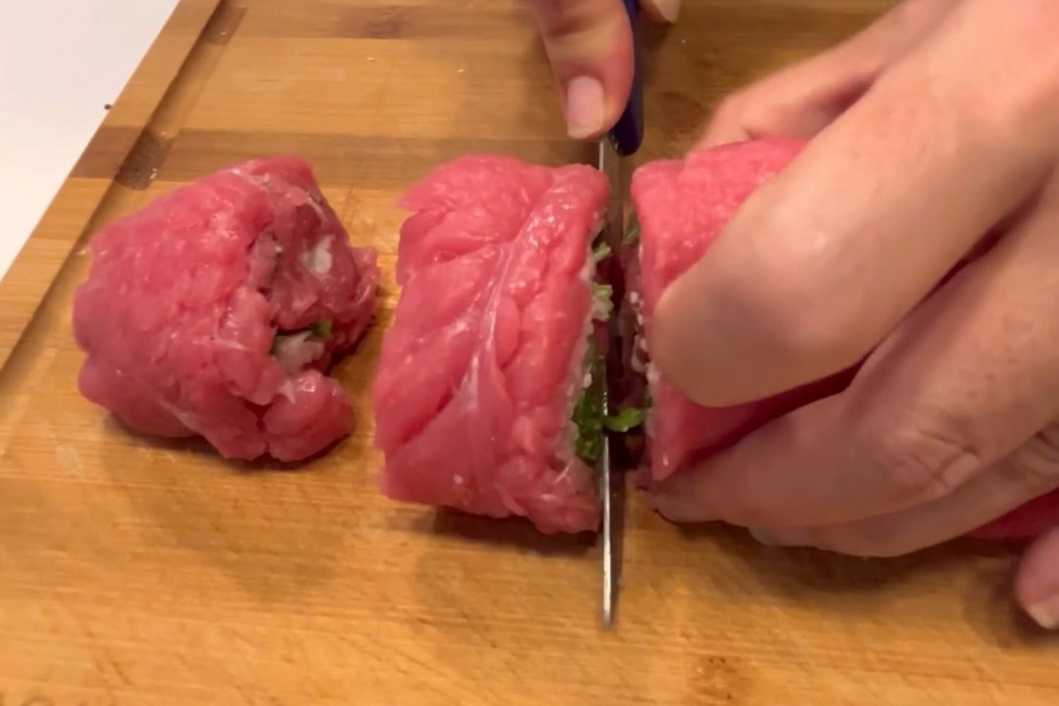 Rollè di carne ripieno in padella