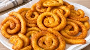 Girelle di patate fritte croccanti e dorate