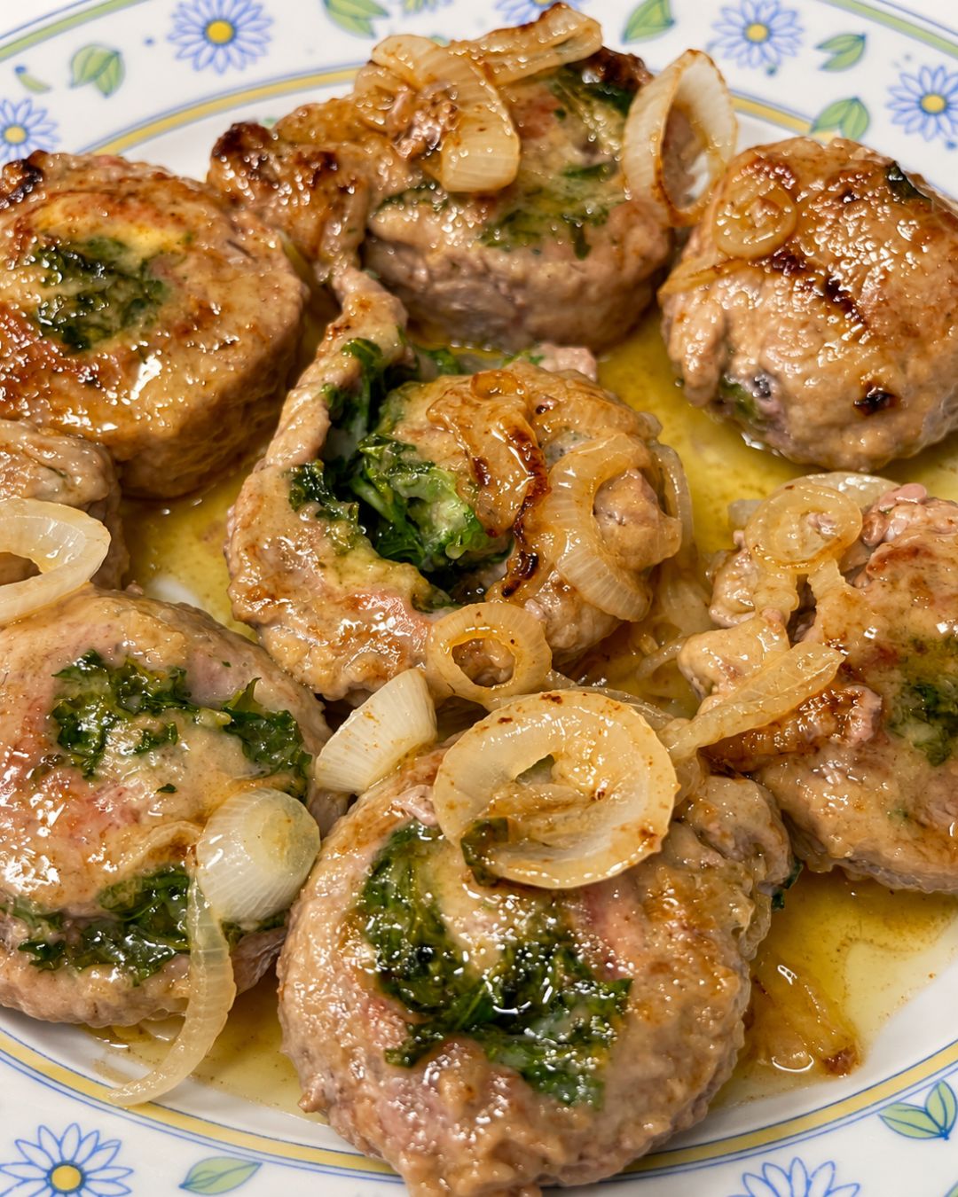 Rollè di carne ripieno in padella