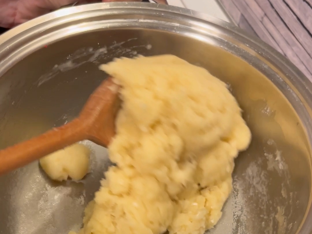 Bignè con crema al cioccolato