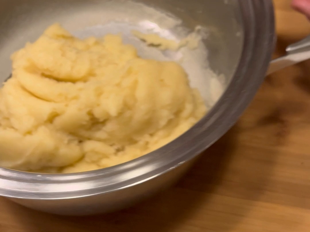 Bignè con crema al cioccolato