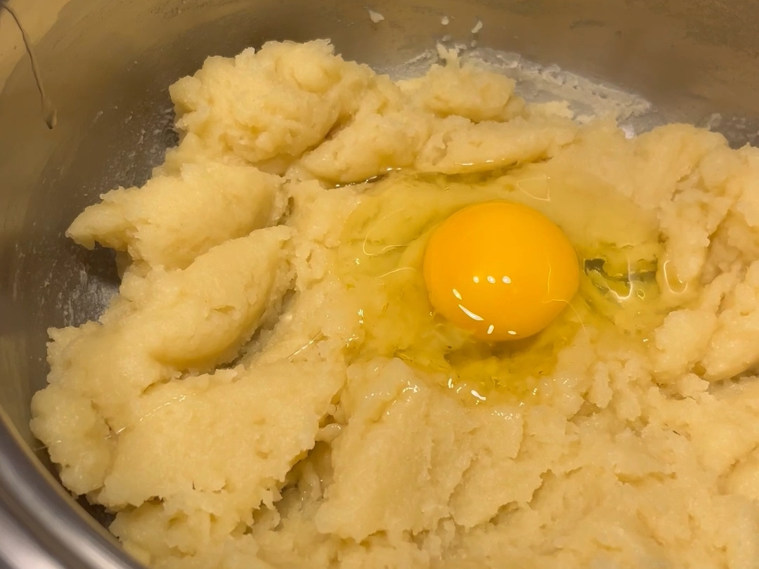 Bignè con crema al cioccolato
