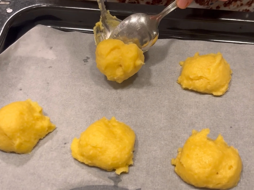 Bignè con crema al cioccolato
