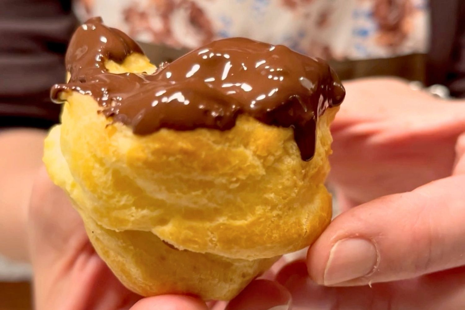 Bignè con crema al cioccolato